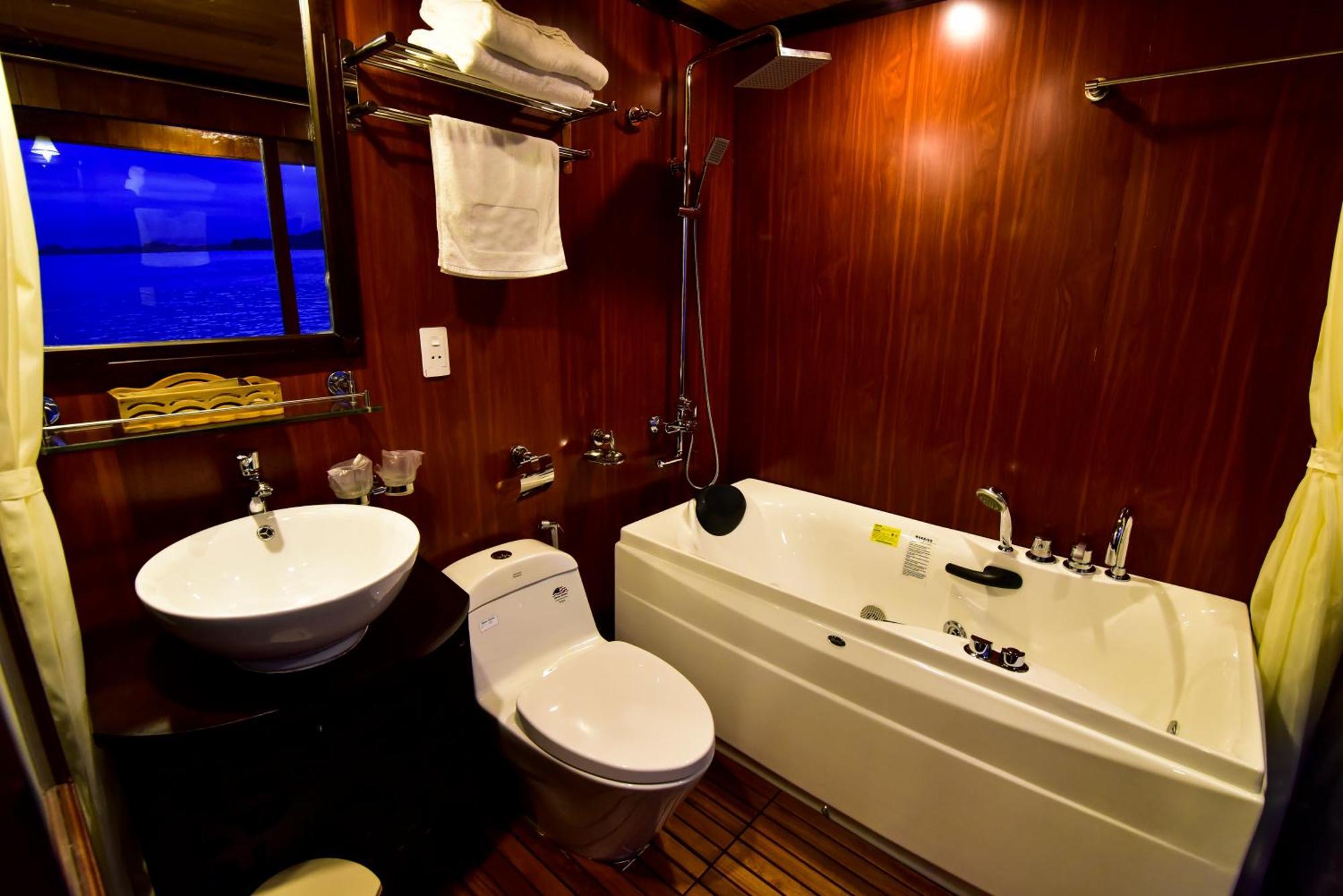 Renea Cruises Halong Ha Long Exterior foto